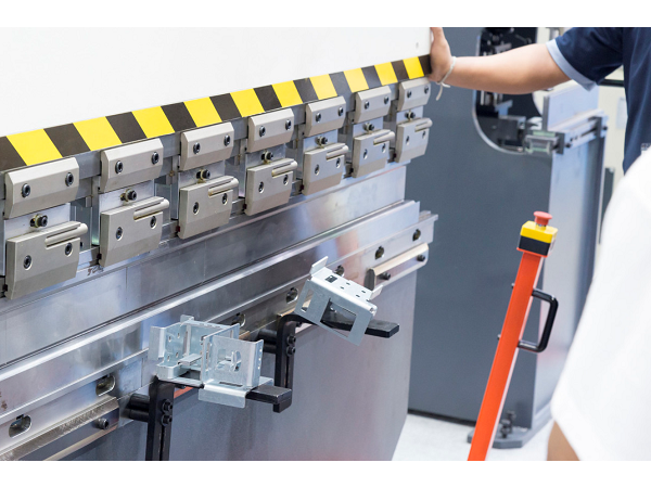 廣東五金沖壓模具加工廠，矩形拉伸件的特點