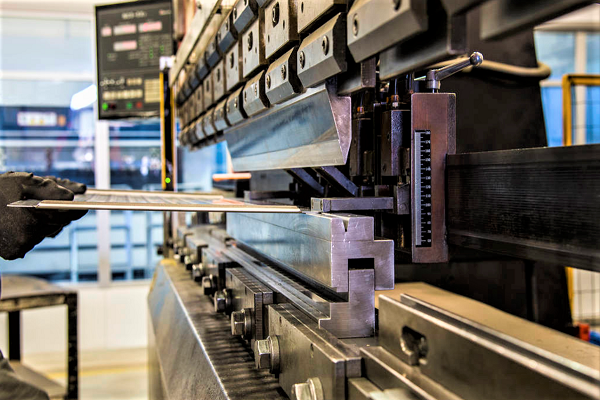 廣東五金沖壓模具加工廠，沖壓折彎件跑偏處理