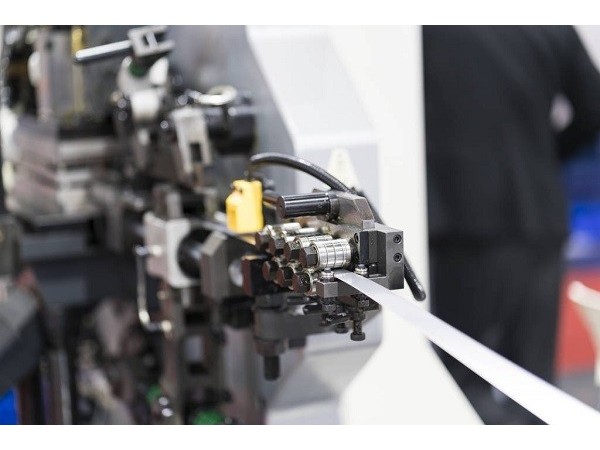 五金沖壓技術(shù)如何提高汽車沖壓材料利用率？-深圳誠瑞豐五金沖壓廠