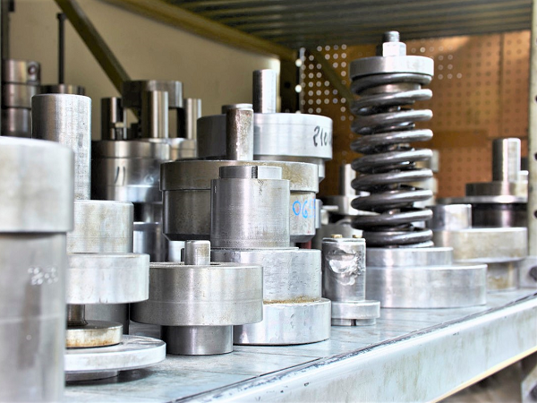 五金沖壓模具多少錢？外發(fā)加工價格_24小時報價