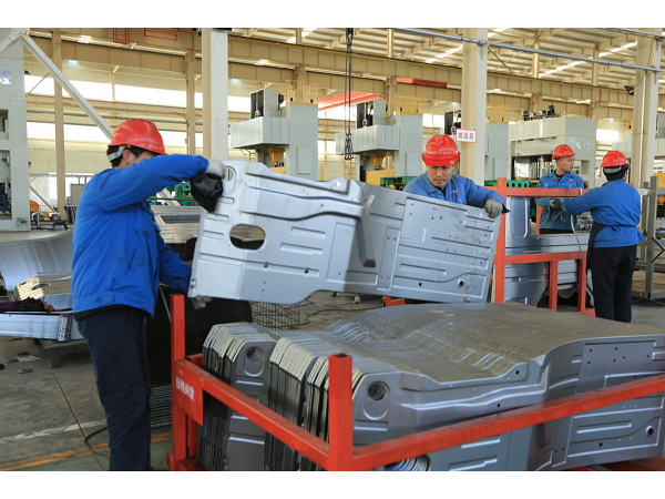 五金沖壓加工件表面油污去除的3種方法_沖壓五金廠(chǎng)